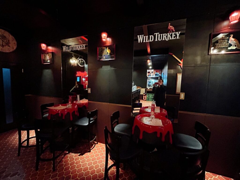 Cafe Bar Revival（カフェ バー リバイバル）店内