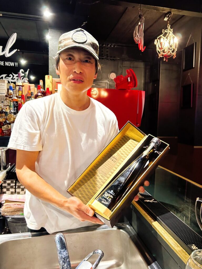 Cafe Bar Revival（カフェ バー リバイバル）店主 オーナー