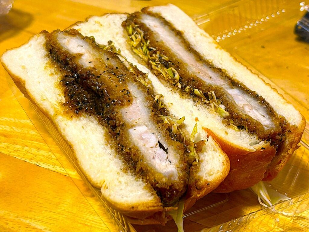 Cafe Bar Revival（カフェ バー リバイバル） カツサンド テイクアウト