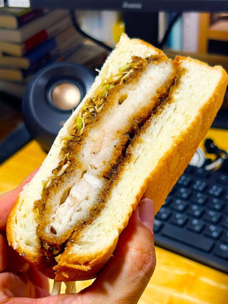 Cafe Bar Revival（カフェ バー リバイバル） カツサンド テイクアウト