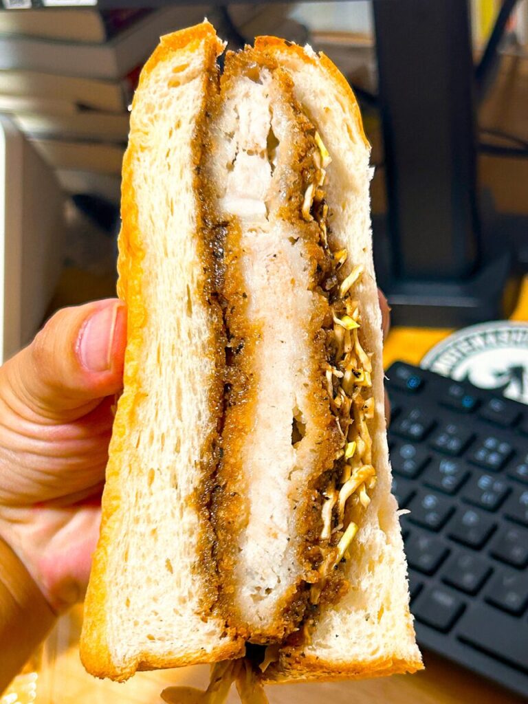 Cafe Bar Revival（カフェ バー リバイバル） カツサンド テイクアウト