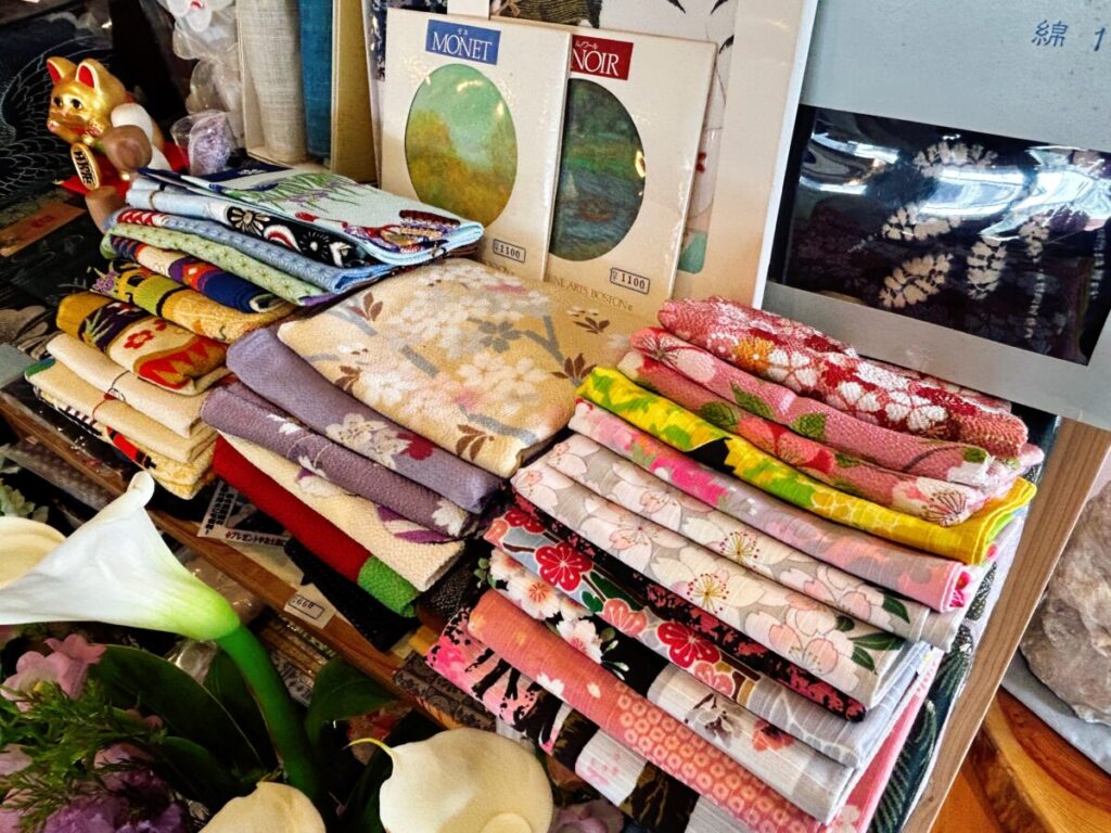 Inacafe_青木呉服店 店内 雰囲気 写真 小物 販売