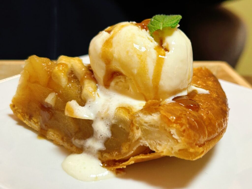 Inacafe_青木呉服店 アップルパイ アイス添え