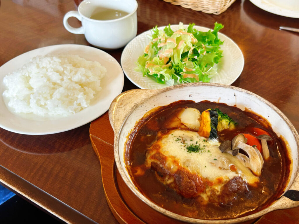 洋食屋ふらいと 煮込みチーズハンバーグ