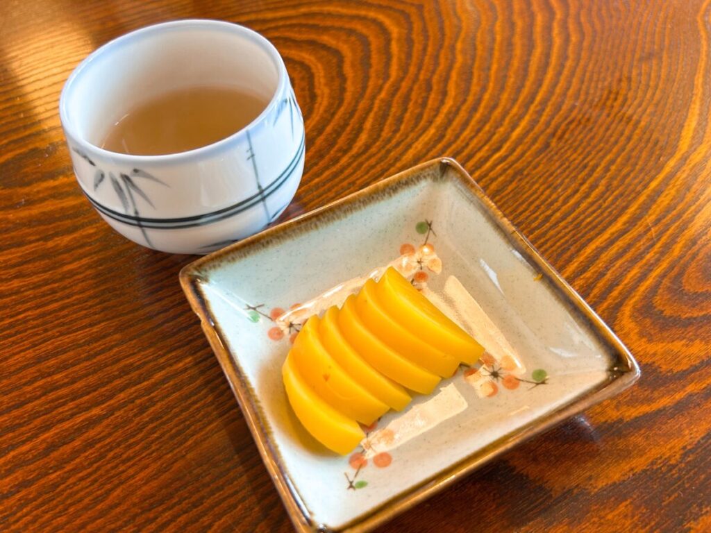そば処 岩人 岩人(そば処) お茶 沢庵