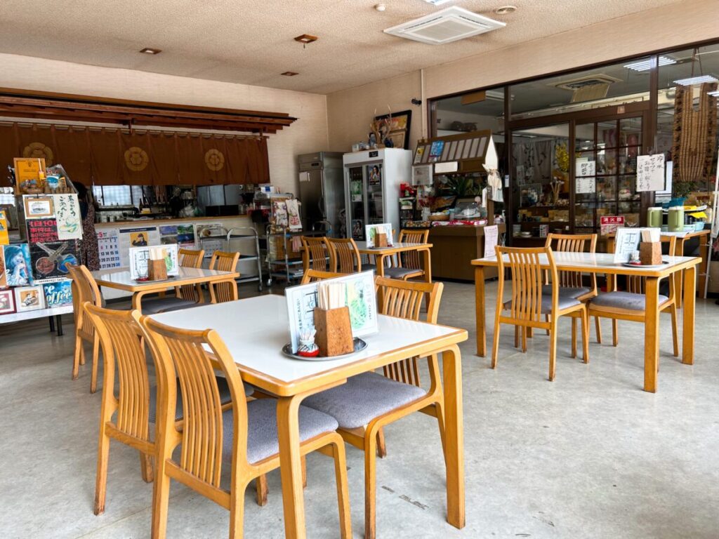 ドライブインあいづ 店内 雰囲気 写真 レストラン