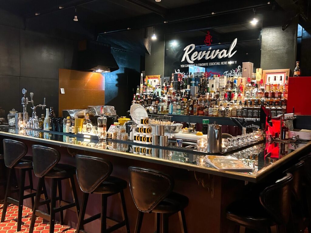 Cafe Bar Revival（カフェ バー リバイバル） 店内 雰囲気 写真