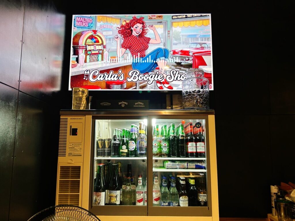 Cafe Bar Revival（カフェ バー リバイバル） 店内 雰囲気 写真