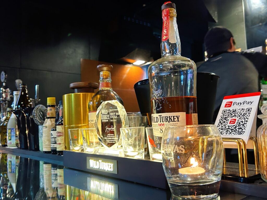 Cafe Bar Revival（カフェ バー リバイバル） 店内 雰囲気 写真