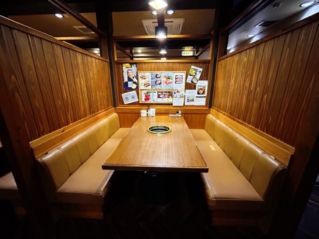 鍋と焼肉 だるま 店内 雰囲気 写真