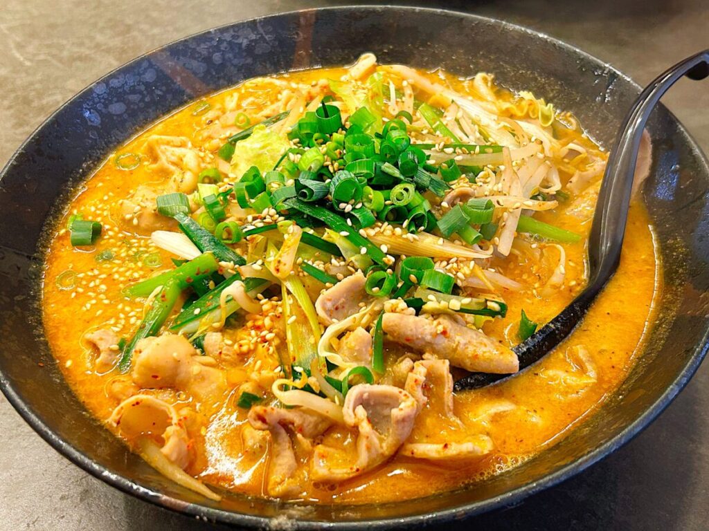 担々麺とお肉の会社みなかわ ホルモン担々麺