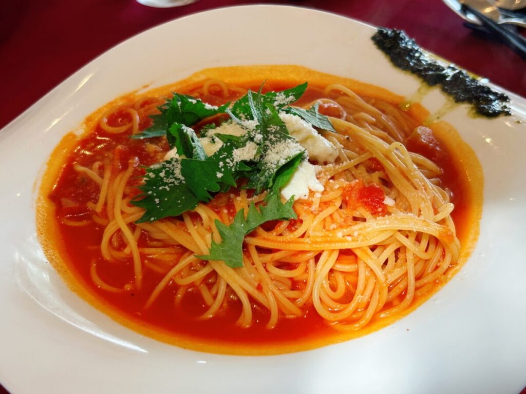 ポタジエレストラン 菜園ランチ モッツァレラチーズのトマトソーススパゲッティー