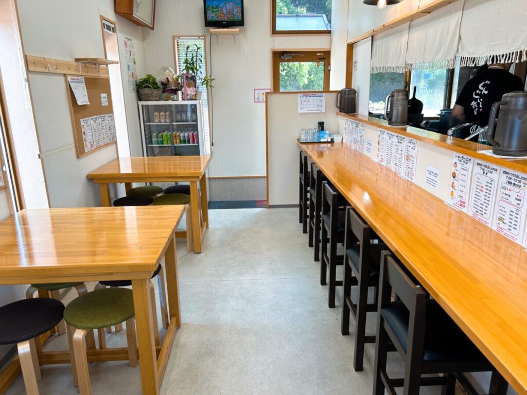 ぐんじぃ~食堂 店内 雰囲気 写真