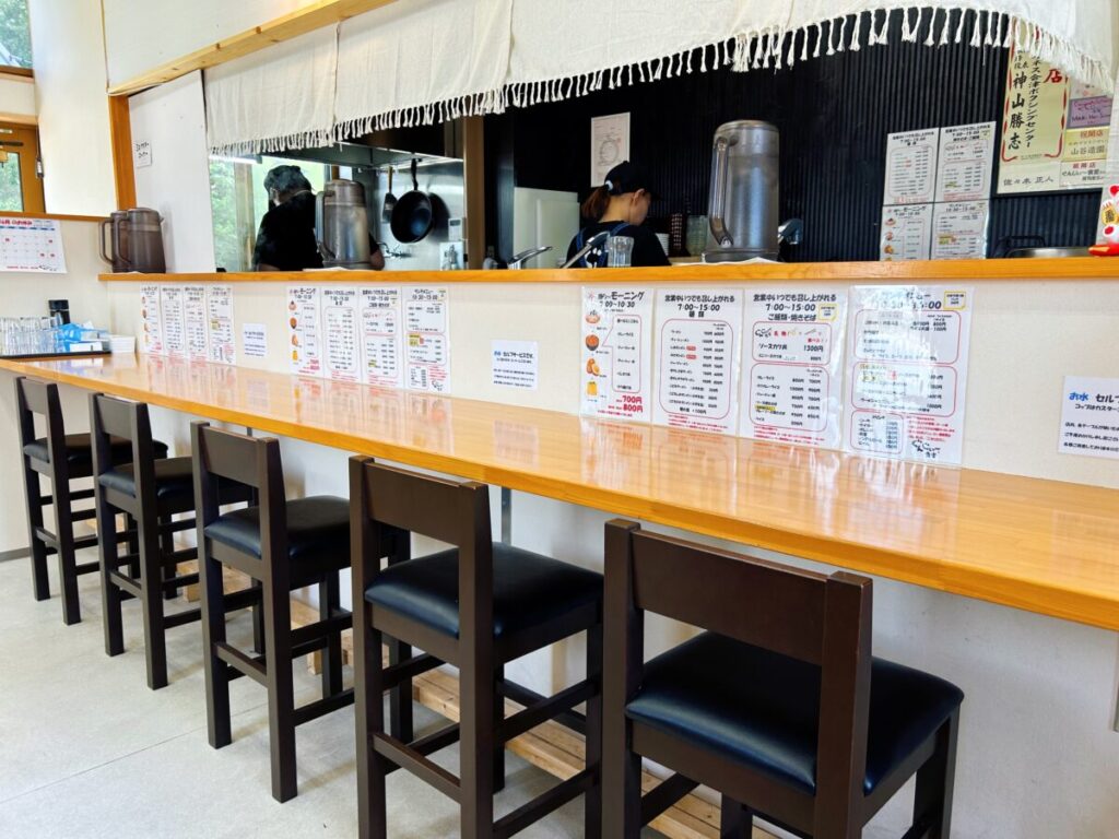 ぐんじぃ~食堂 店内 雰囲気 写真