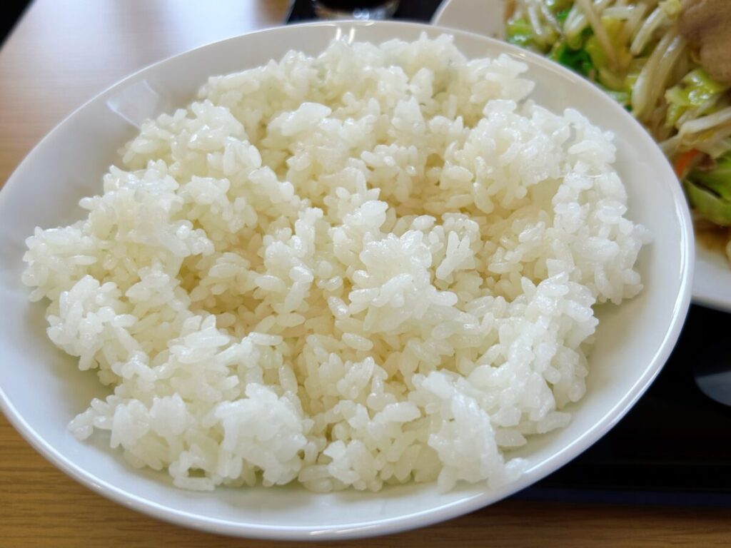 ぐんじぃ~食堂 もつ野菜いため