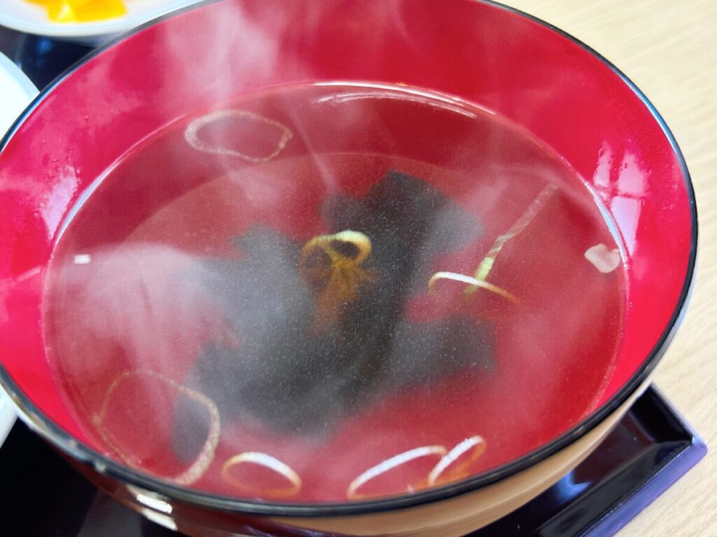 ぐんじぃ~食堂 もつ野菜いため