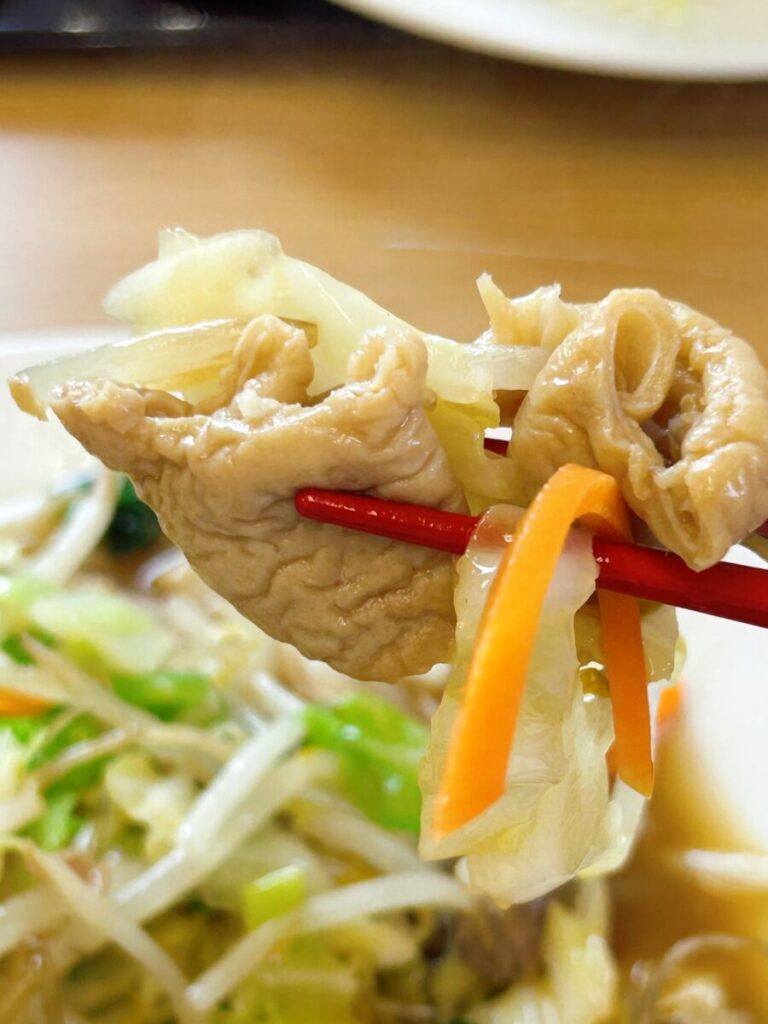 ぐんじぃ~食堂 もつ野菜いため