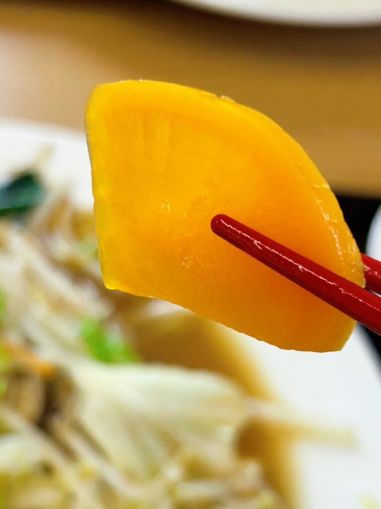 ぐんじぃ~食堂 もつ野菜いため