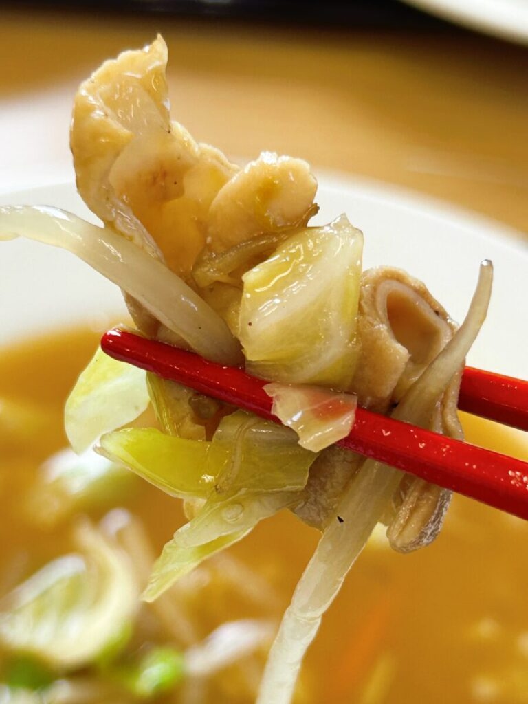 ぐんじぃ~食堂 もつ野菜いため