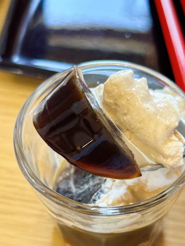 ぐんじぃ~食堂 もつ野菜いため デザート