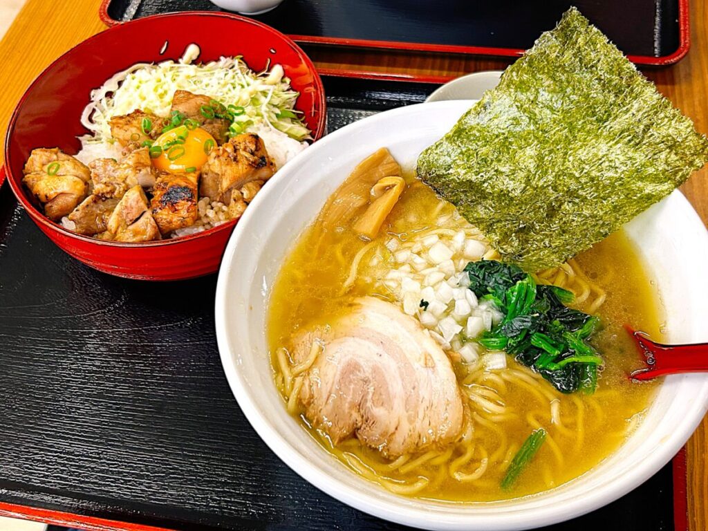 麺とお米の毘沙門天 こってり濃厚豚骨醤油毘沙ラーメン＆炭焼き半やきとり丼（タレ）