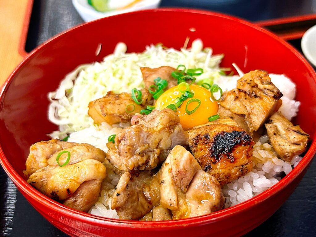 麺とお米の毘沙門天 こってり濃厚豚骨醤油毘沙ラーメン＆炭焼き半やきとり丼（タレ）