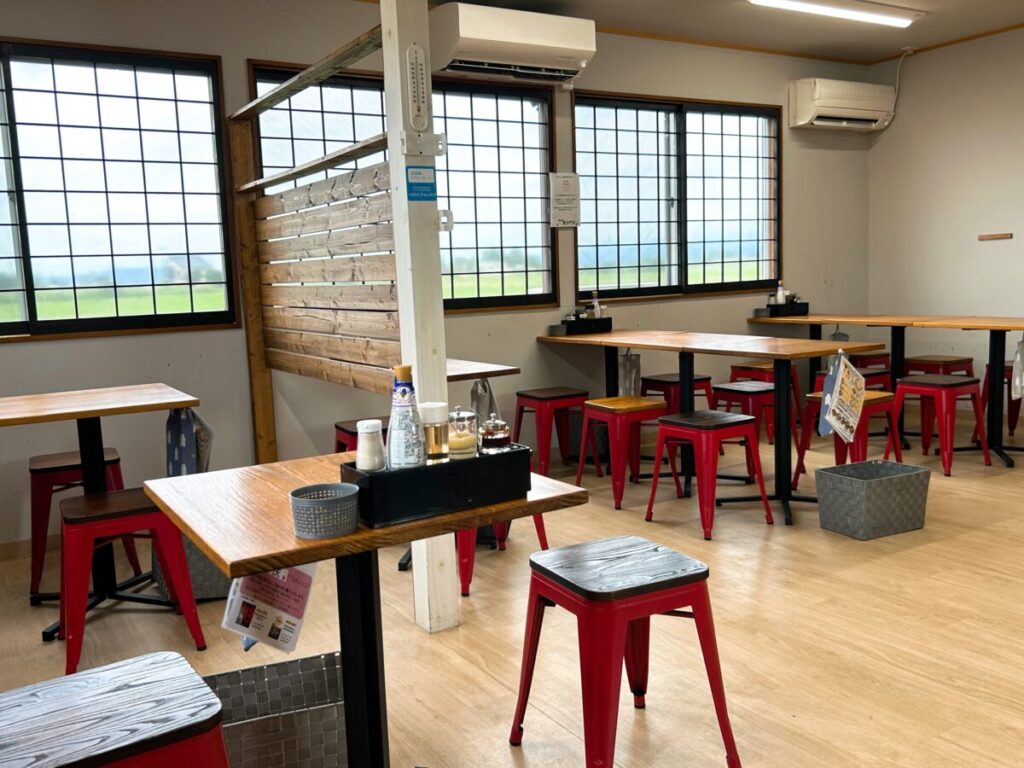 麺とお米の毘沙門天 店内 写真 雰囲気