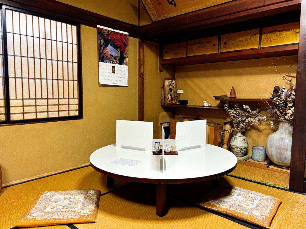中華の店とんがらし 店内 雰囲気 写真