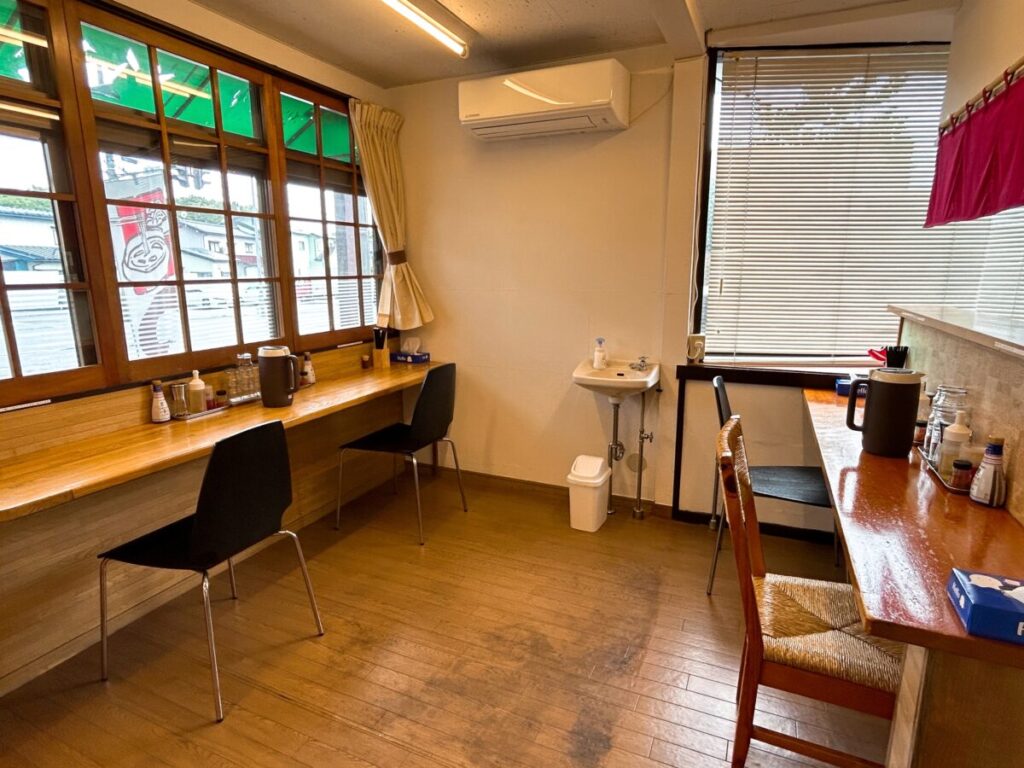 らぁ麺 あぶり 店内 雰囲気 写真