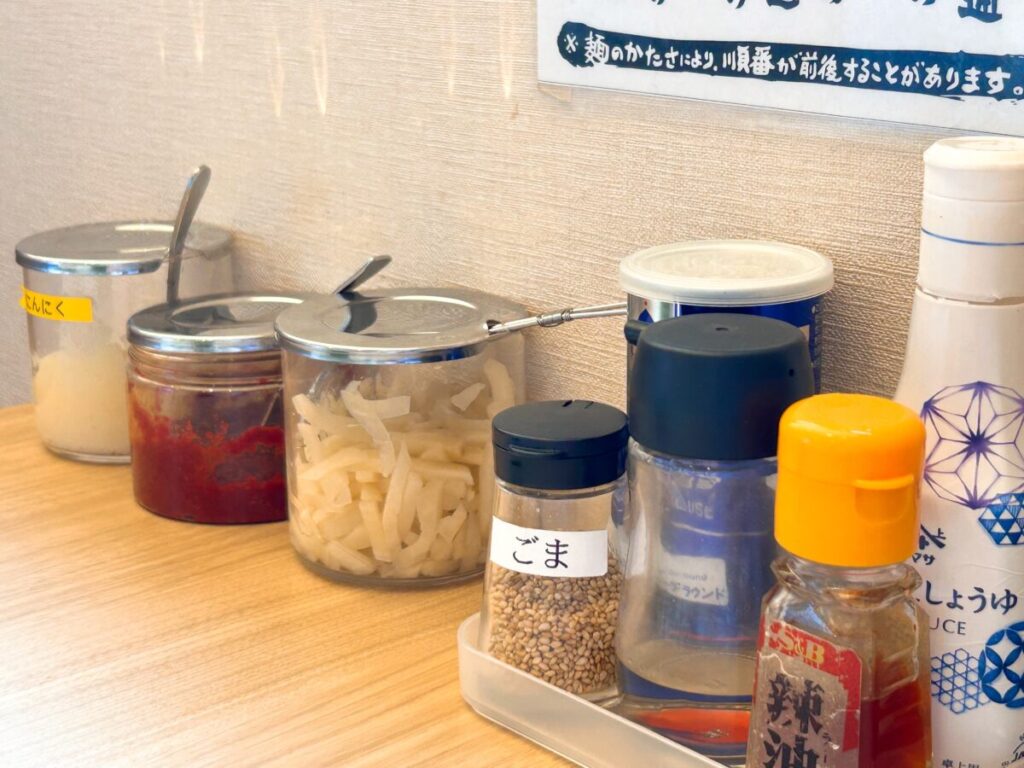 横浜家系ラーメン創心家 カウンター廻り