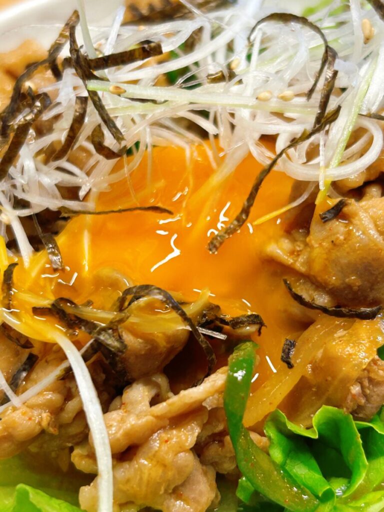 和食レストランきちんとごはん虹 スタミナ焼肉丼＆卵黄トッピング