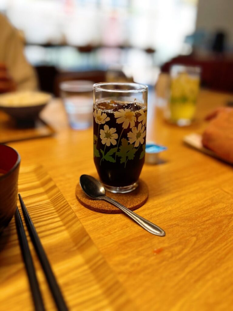 和食レストランきちんとごはん虹 スタミナ焼肉丼＆卵黄トッピング アイスコーヒー