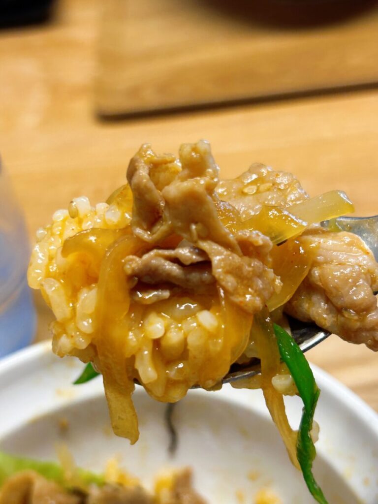 和食レストランきちんとごはん虹 スタミナ焼肉丼＆卵黄トッピング