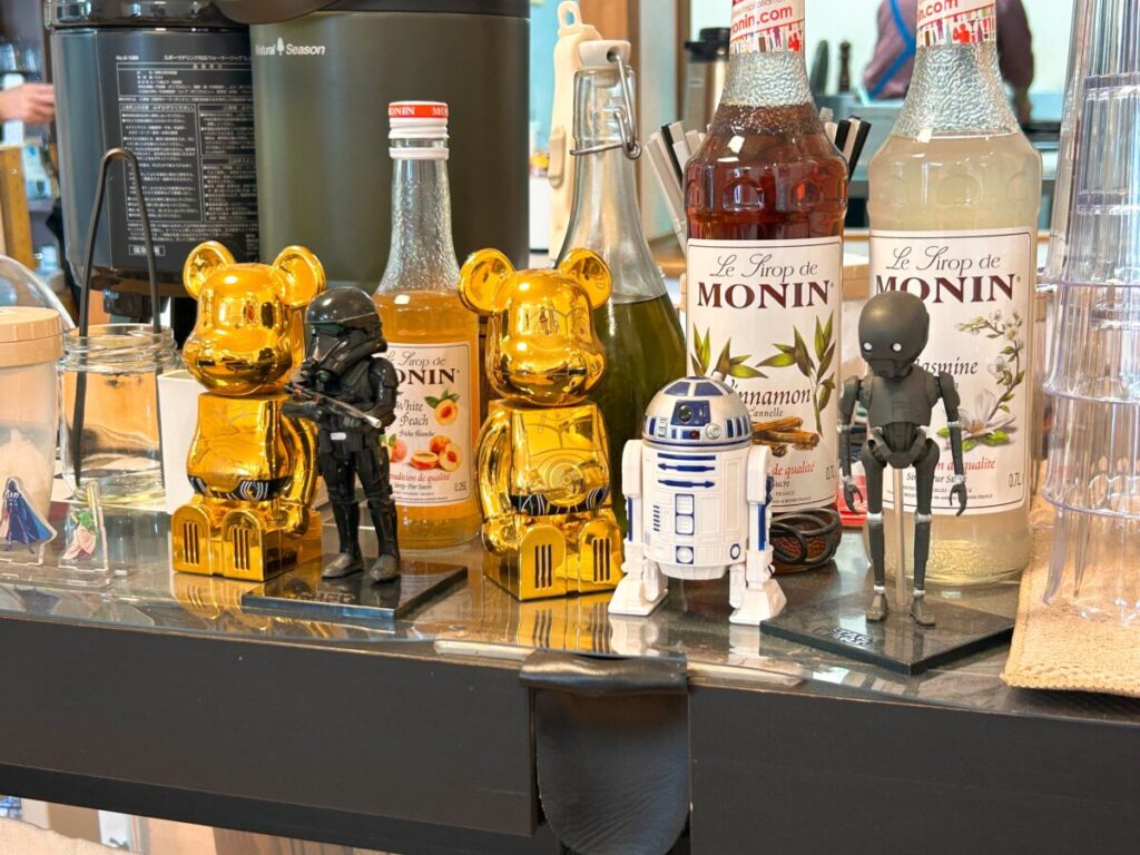 農家の自家製ピザ&カフェ あぽり 店内 雰囲気 写真 スターウォーズ ファン コレクション