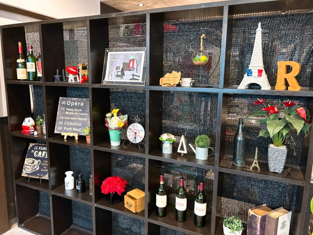レストラン ラ レゾン 店内 雰囲気 写真