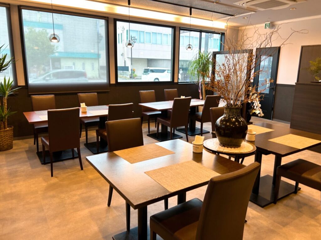 レストラン ラ レゾン 店内 雰囲気 写真