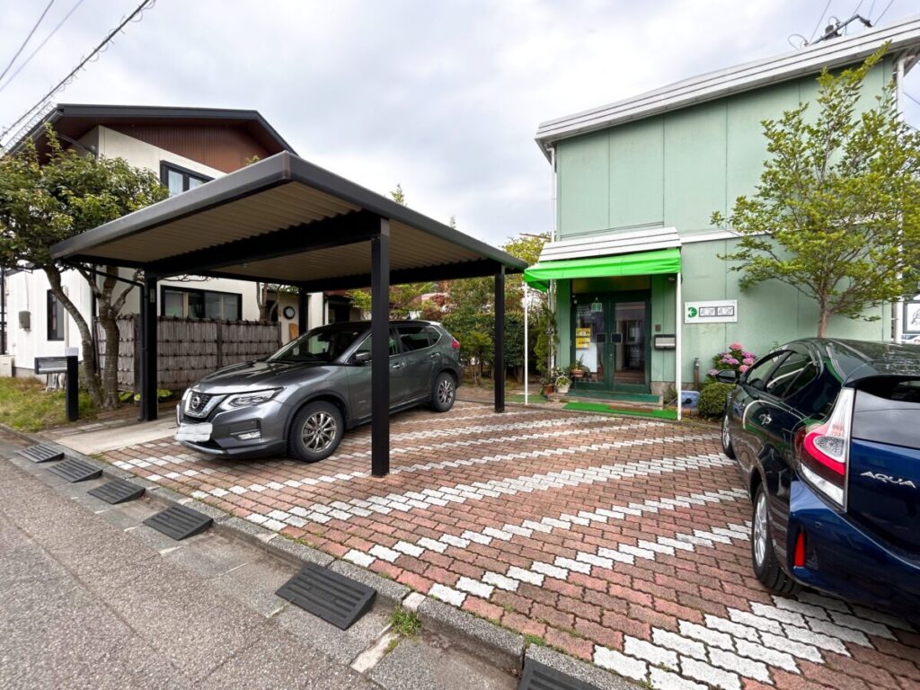 ラ・ウル 店舗 駐車場