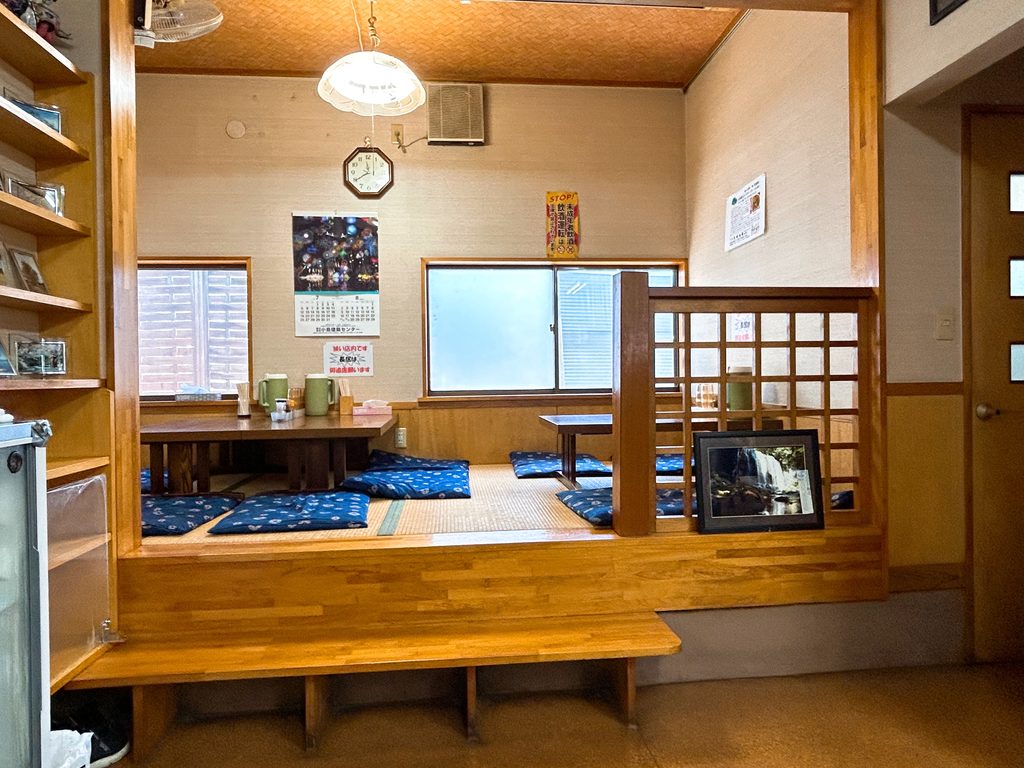 中華しせん家 店内 雰囲気 写真