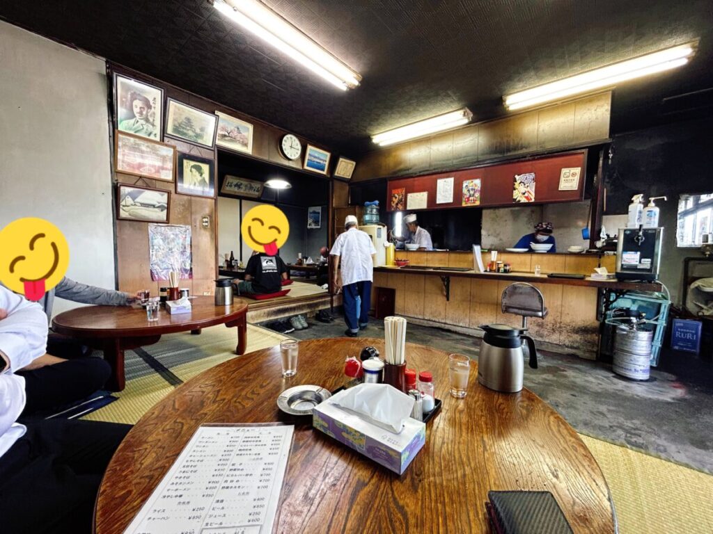 中華飯店 利喜 店内 雰囲気 昭和 町中華 ノスタルジック