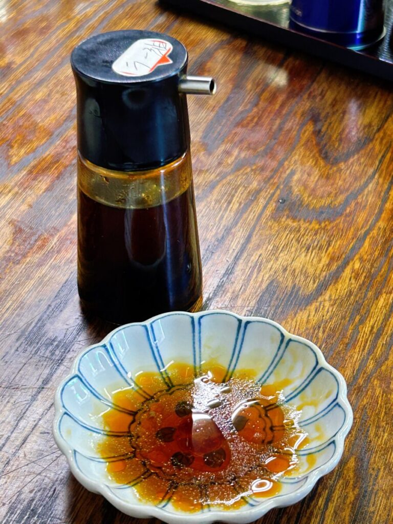 中華飯店 利喜 餃子 手作り ラー油 自家製 めちゃ辛い