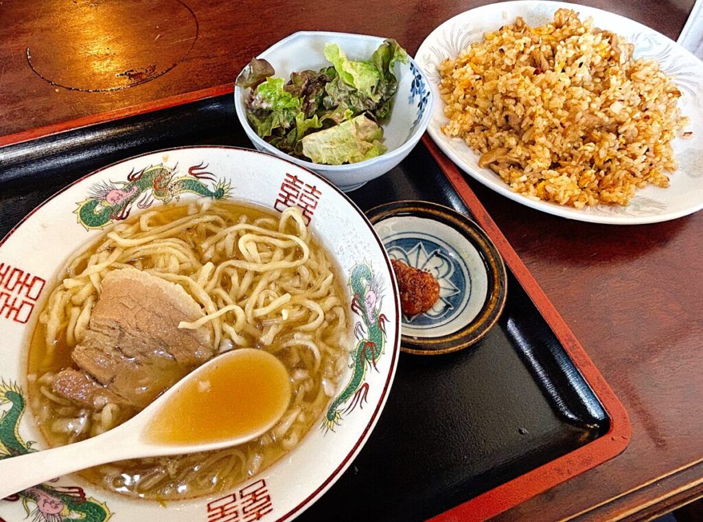 会津 ラーメン 自家製麺 ブルドック ピリ辛もつチャーハン ラーメン セット