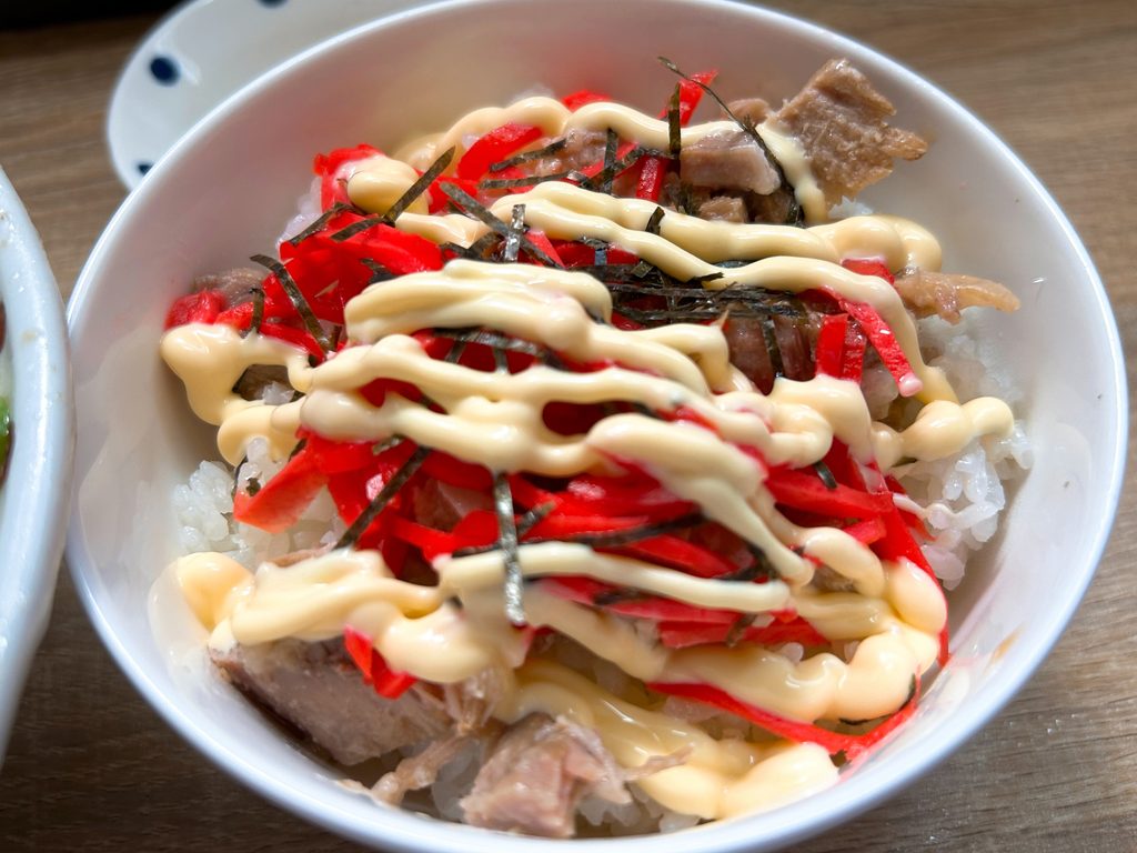食堂 大森 紅しょうがマヨチャーシュー丼 日替わり丼