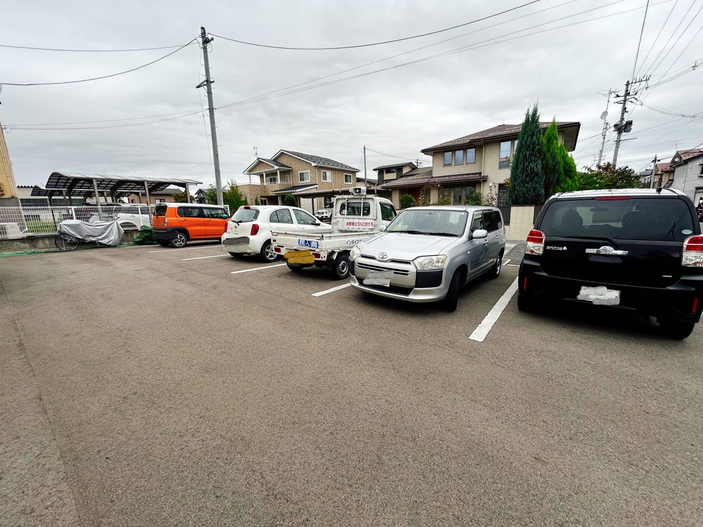 まいどさん 店舗外観 駐車場 写真