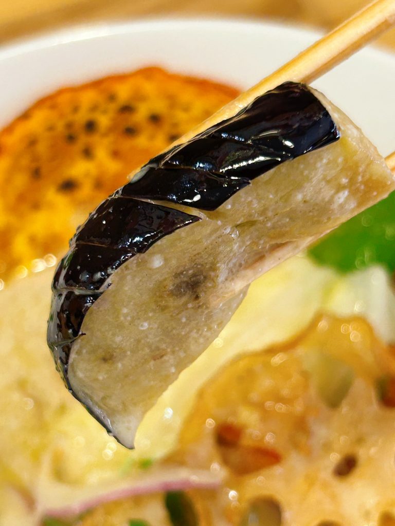 ハジメ 4時間煮込んだ鯖のグリーンカレー メニュー レビュー 写真 なす ナス 野菜