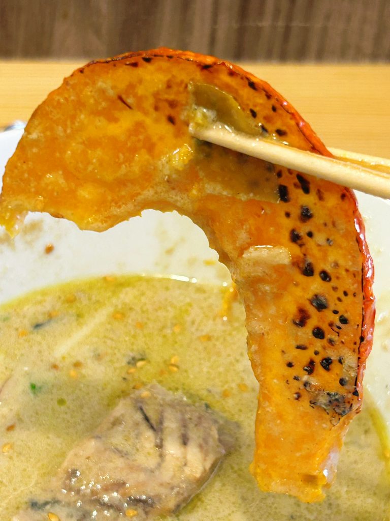 ハジメ 4時間煮込んだ鯖のグリーンカレー メニュー レビュー 写真 かぼちゃ カボチャ 野菜